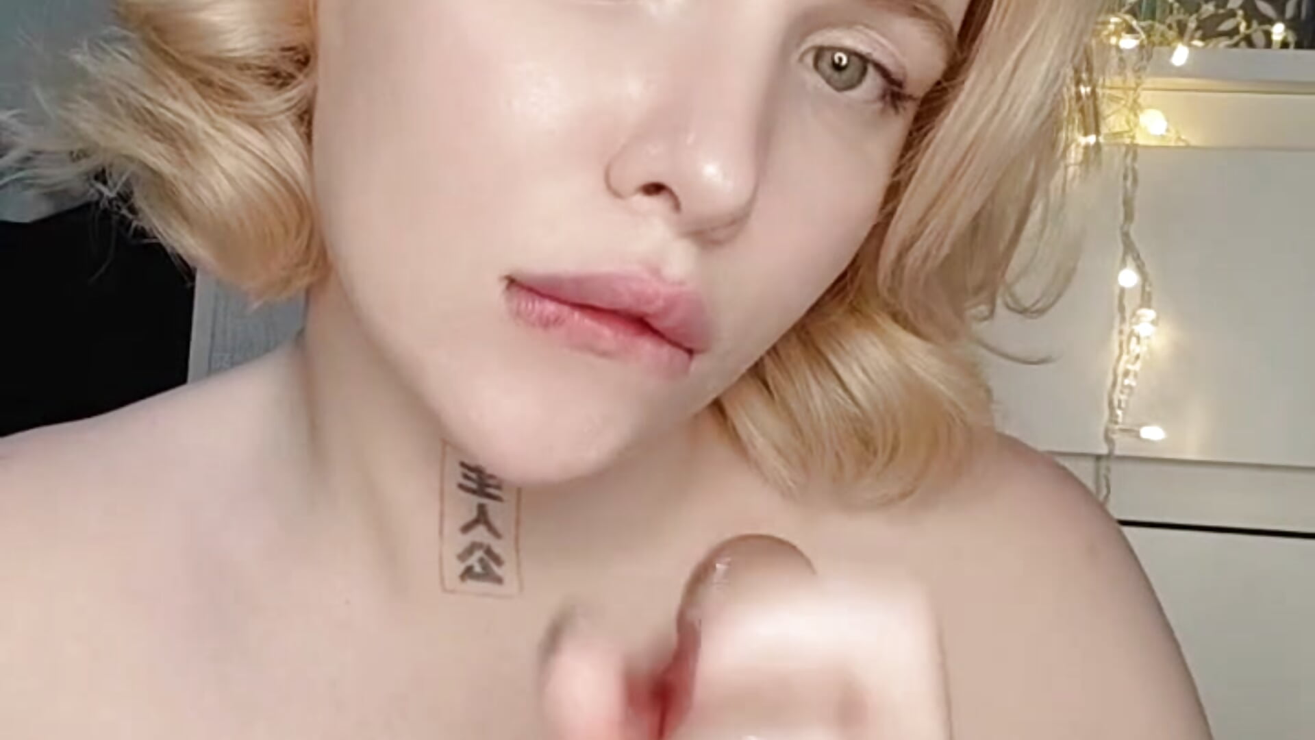 blondy suck deep and deeper with saliva 🤍