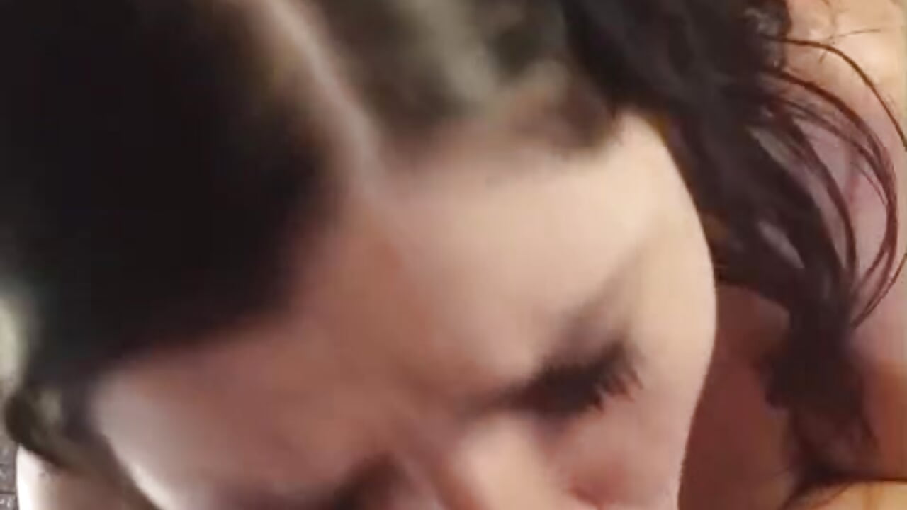 Lia loves to suck, and Axel enjoys it. – video modela na kameri axelandlia