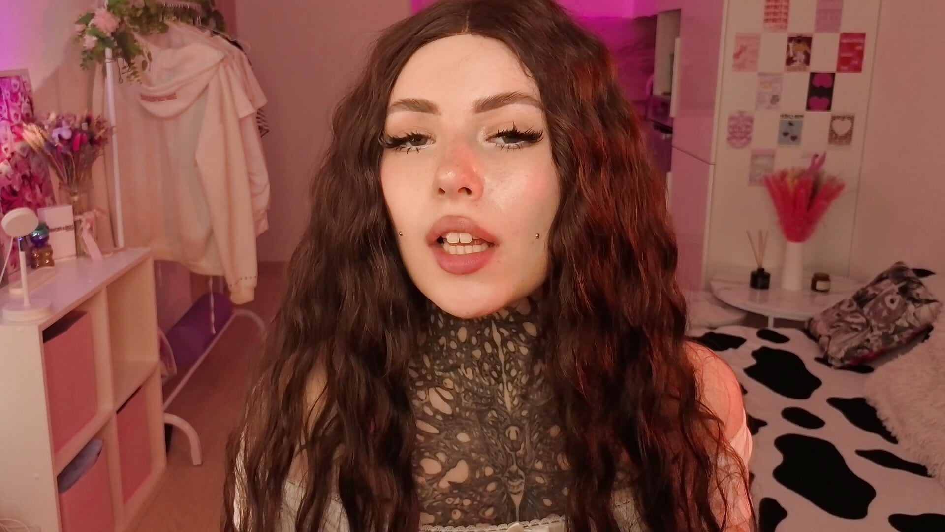 Flirting with a Stranger - فيديو من RavenWinx موديل الكام