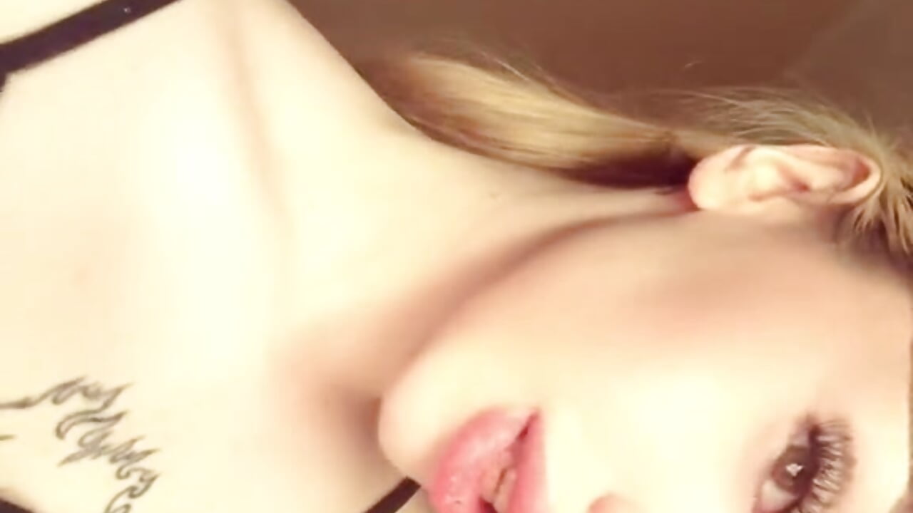 💋
