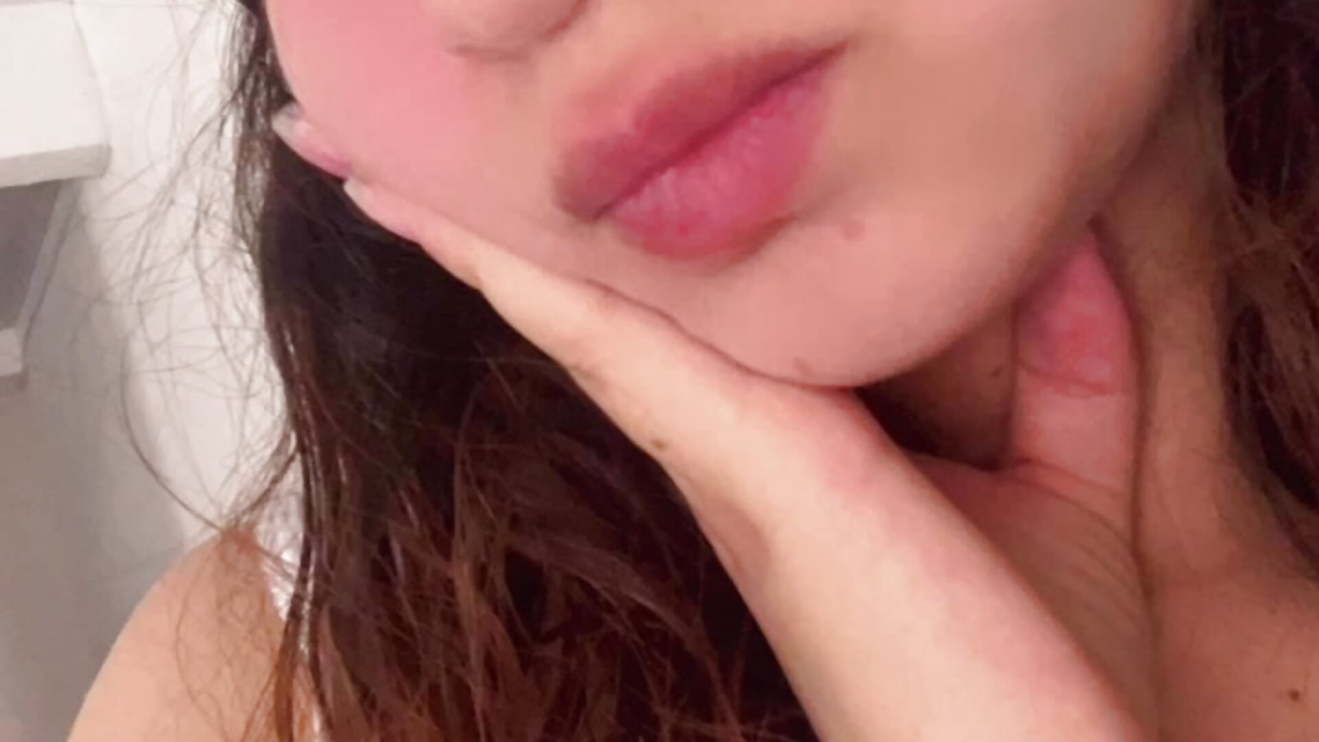 Kiss😘 - video by LiaSweet__ cam model