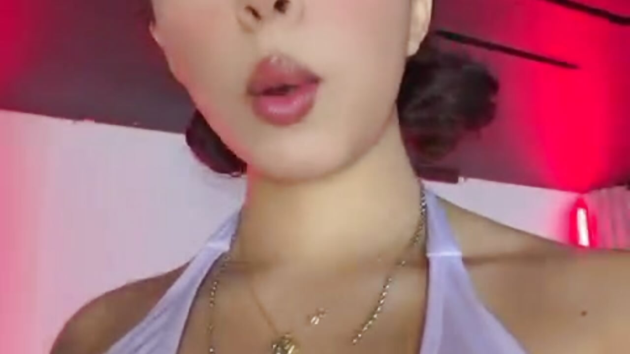 Kiss - video di doll_pervert18_ modella di cam
