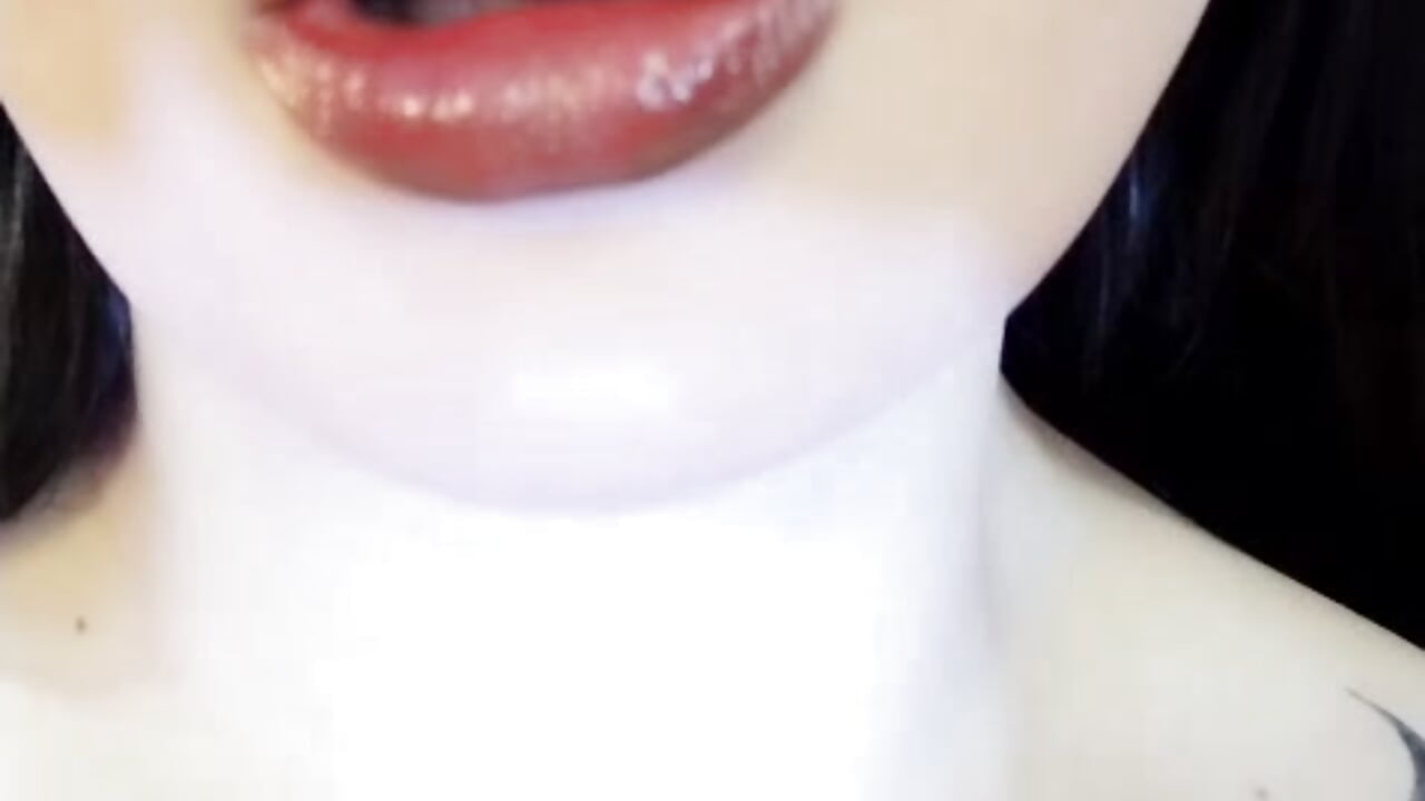 Piercing Eugea - video của người mẫu cam EugeaVSX