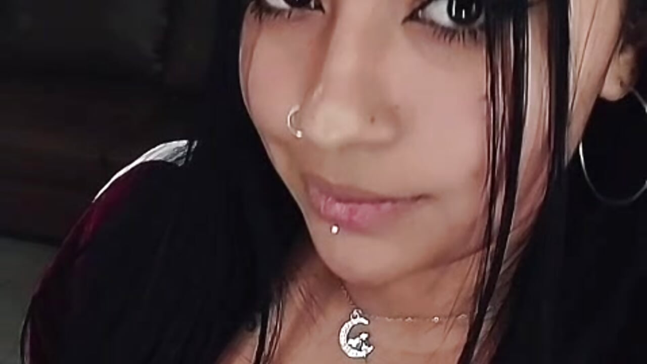a wink for you - video by niina_sky cam model