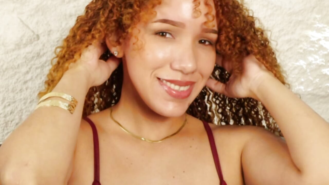 Meet Luna - vidéo du modèle de showcams LunaVal_