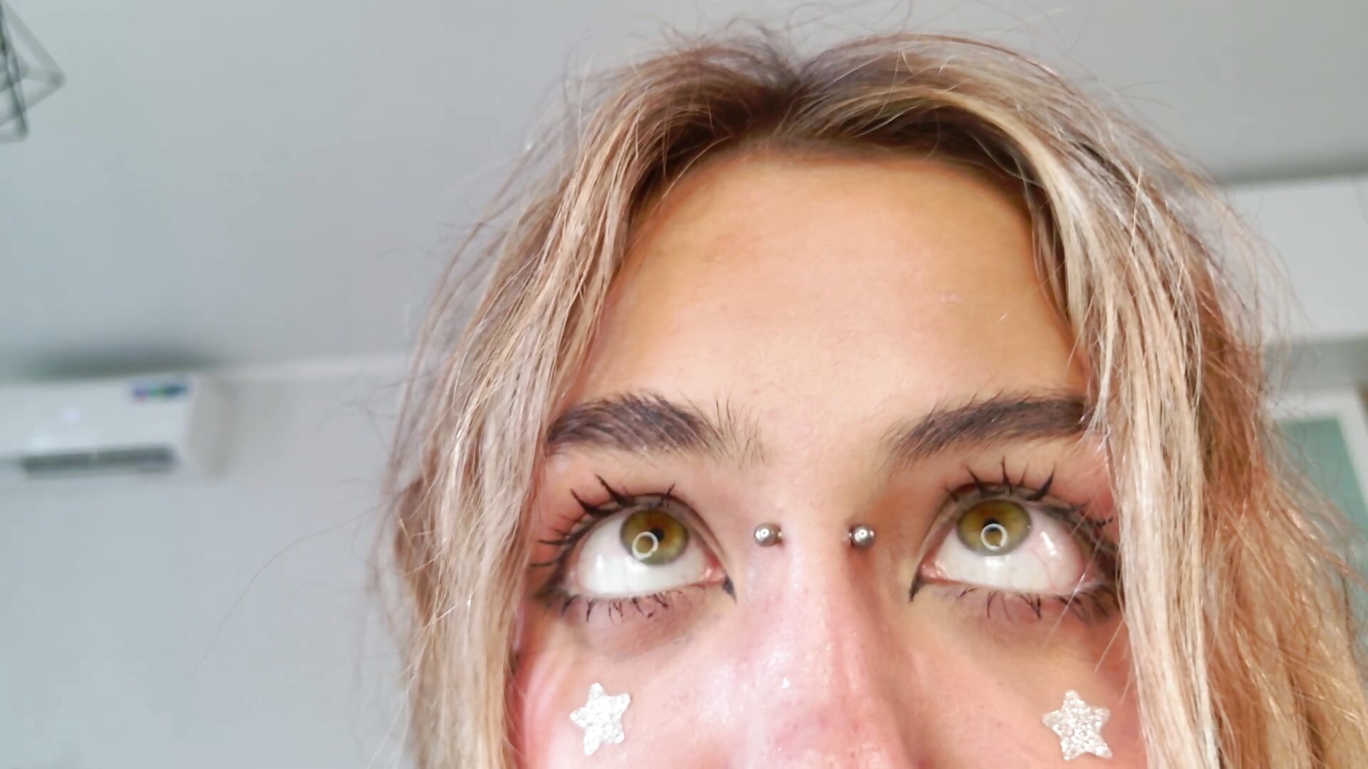 silly eyes :P – video af Mia_Syvelle cam-model