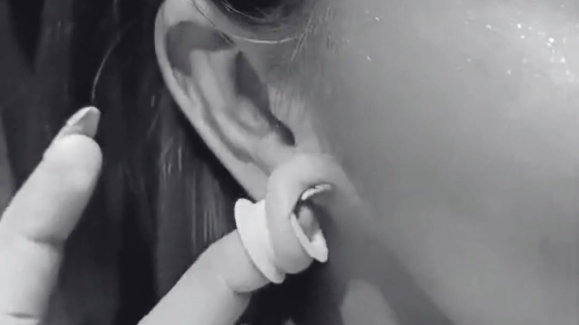 Pircing ghotic - video by HillaryRosee