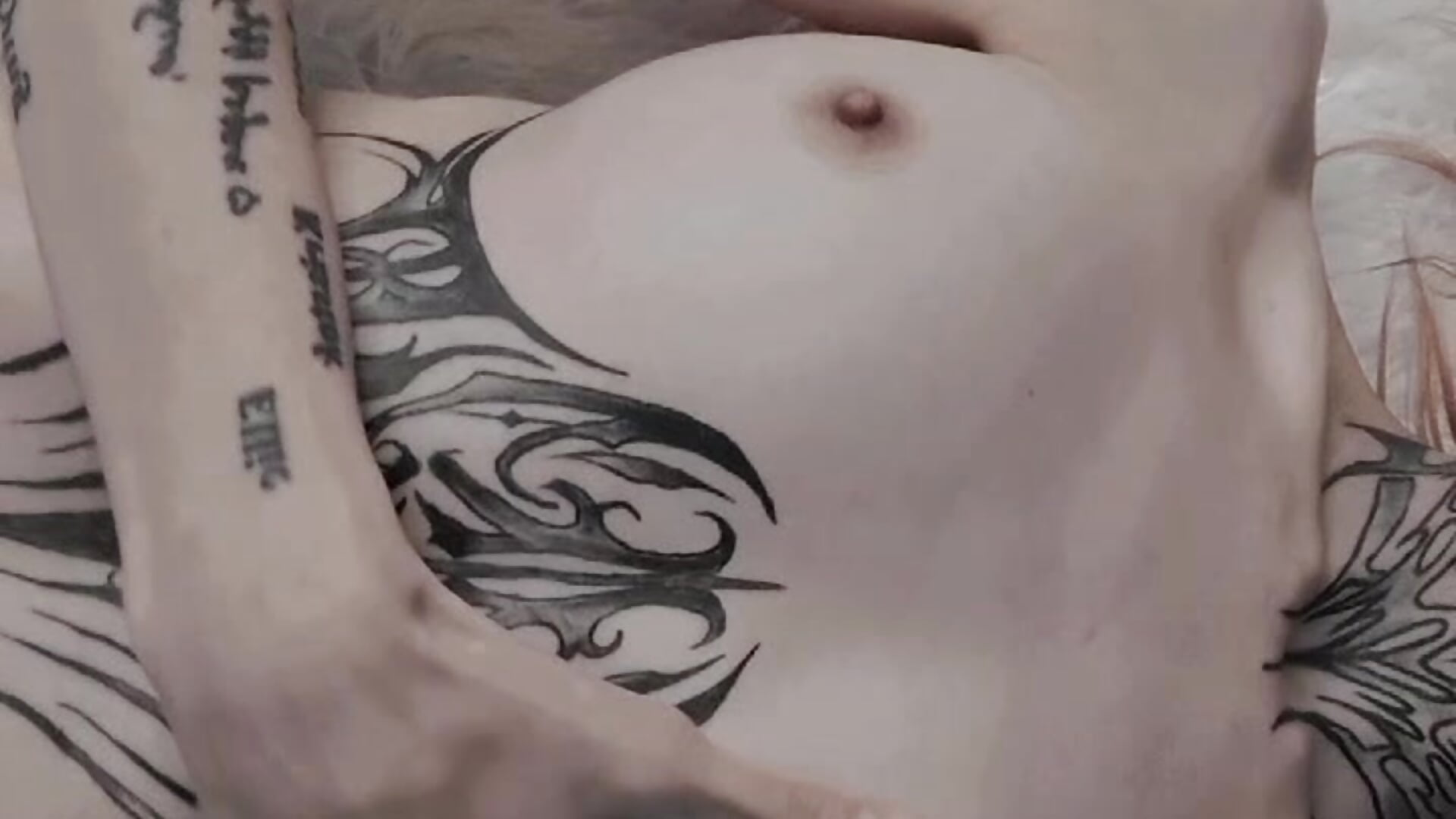 Playing with my pussy until I tremble 💦