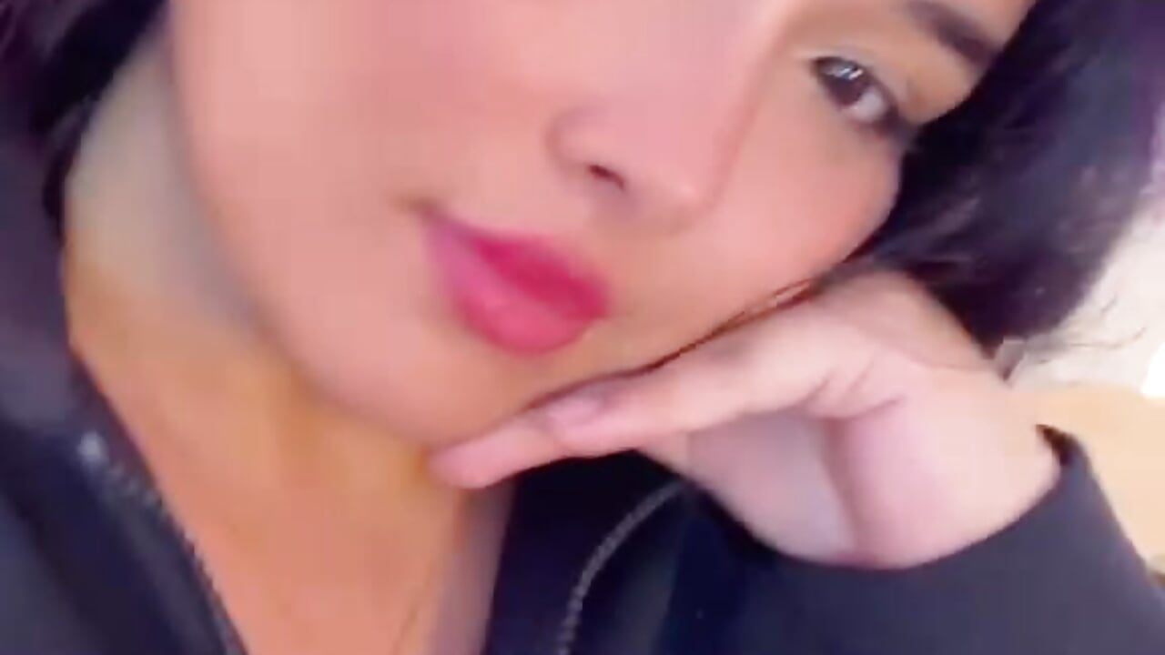 kiss mee - video by lola_cheerry cam model