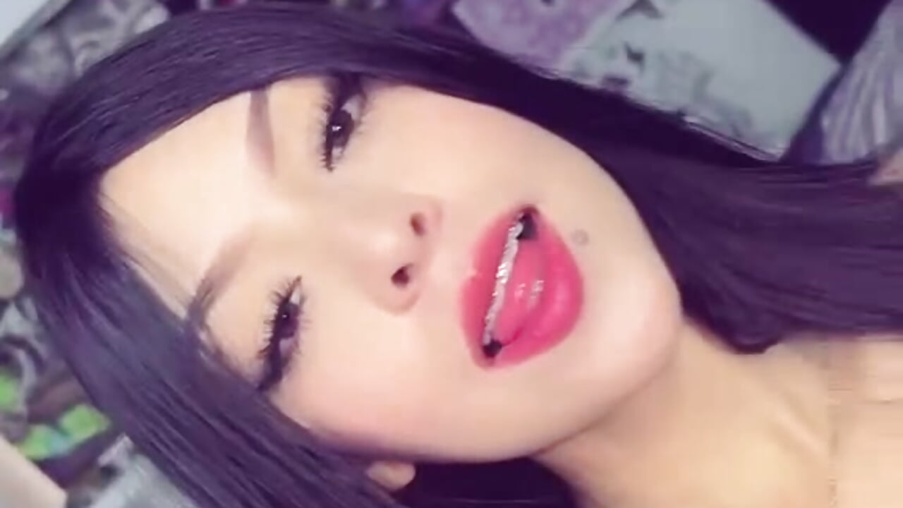 💋 - video by TifannyBunnyy cam model