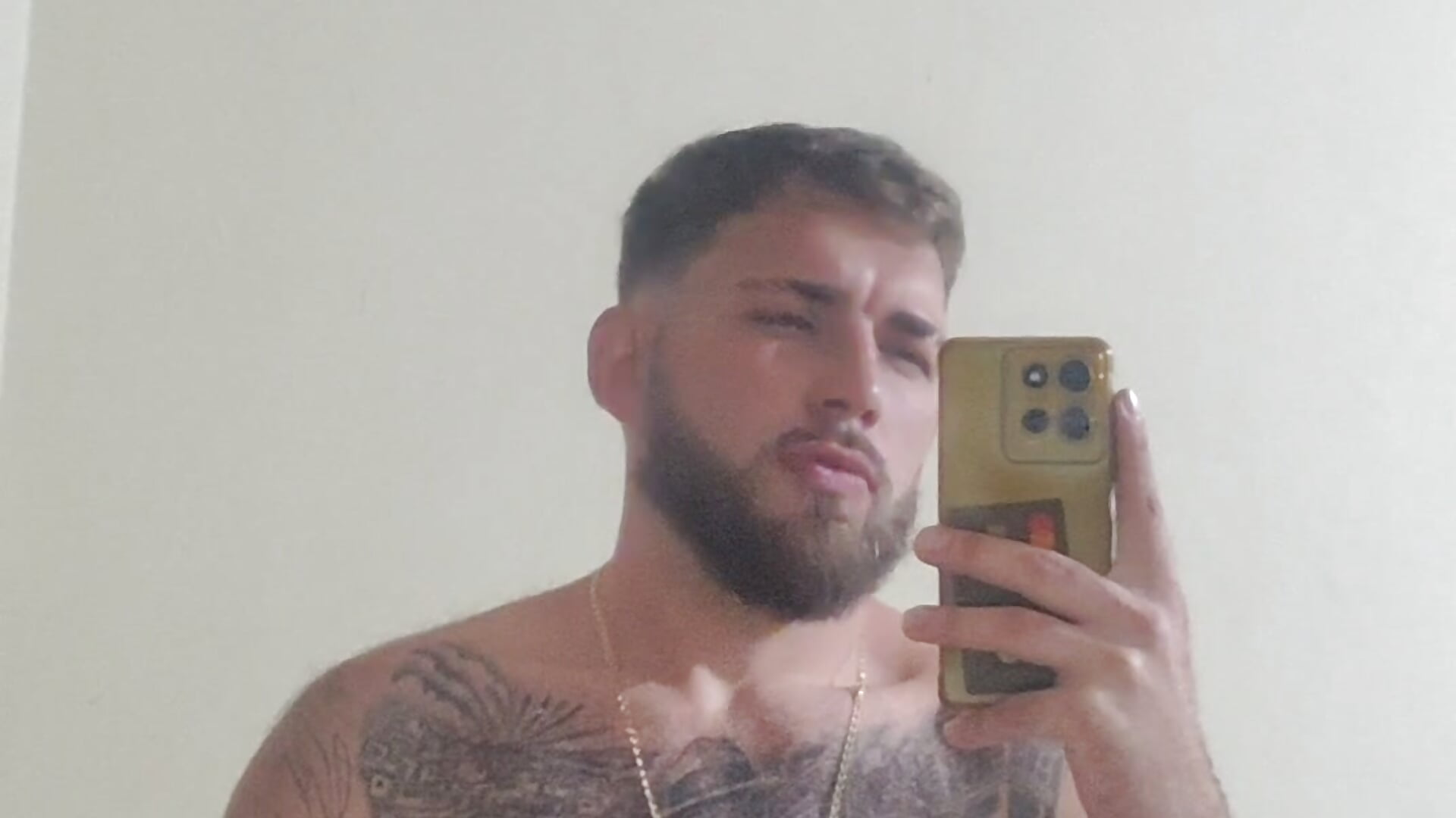 1000222950 – video modela na kameri escorpianojp