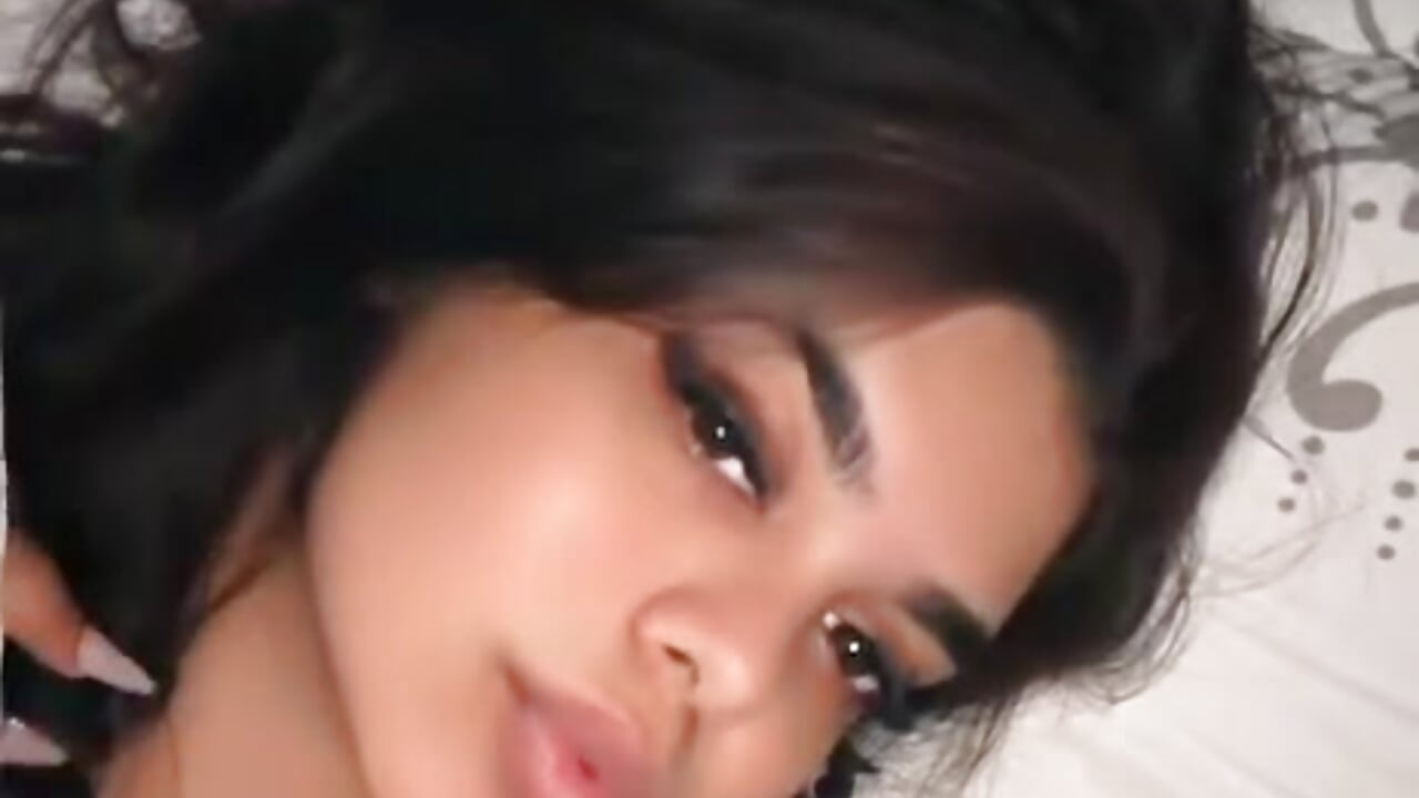 sweet kisses - video van YaraCruz cam-model