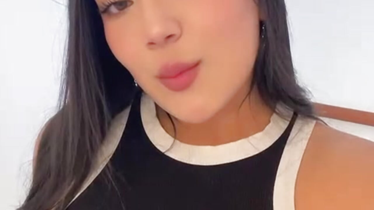 1000467784 - video van violettabloom8 cam-model