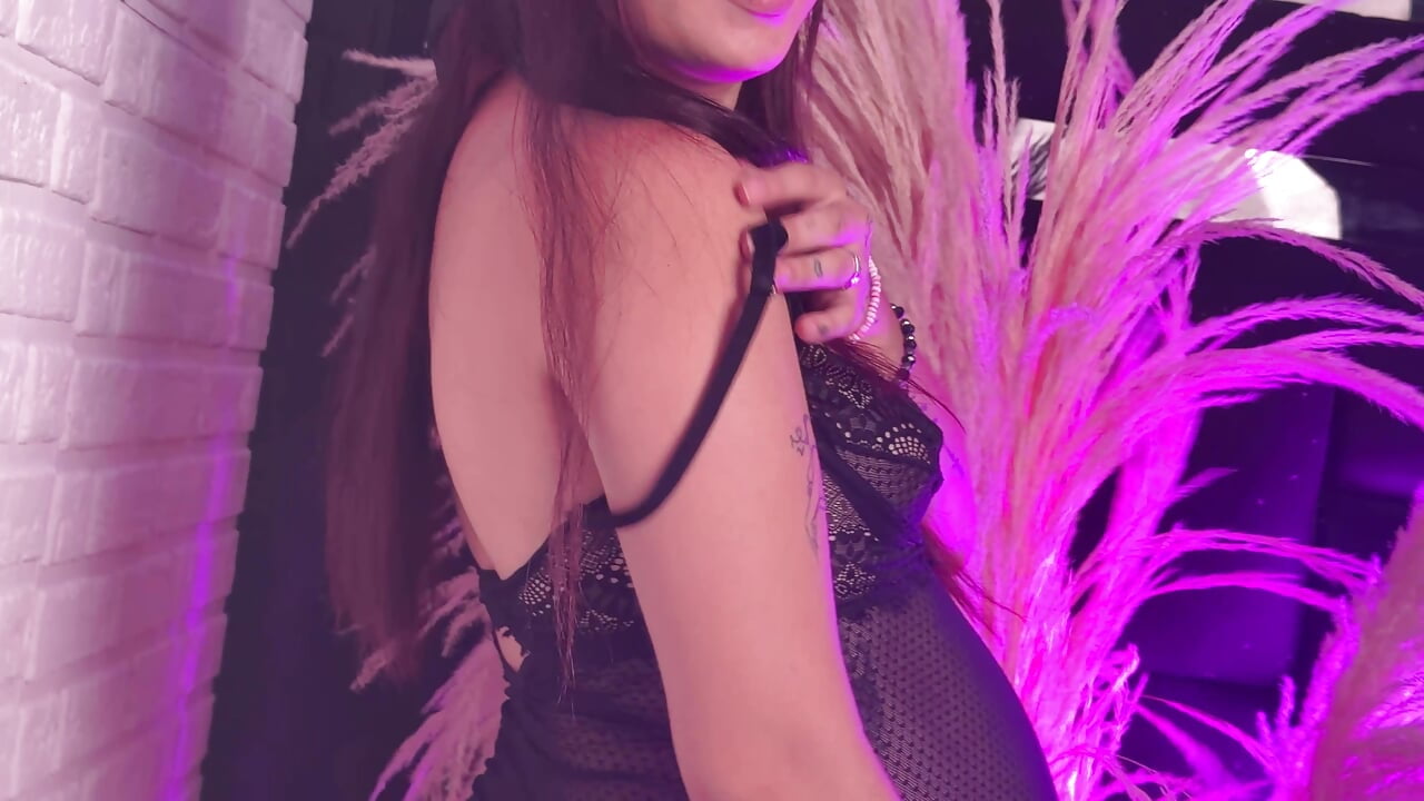 profile-intro-video-1789510372 – video od webkamerové modelky KehitlynRoxxe