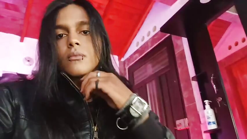 Vídeo em tendência de modelo na câmara the_zabbath 9740