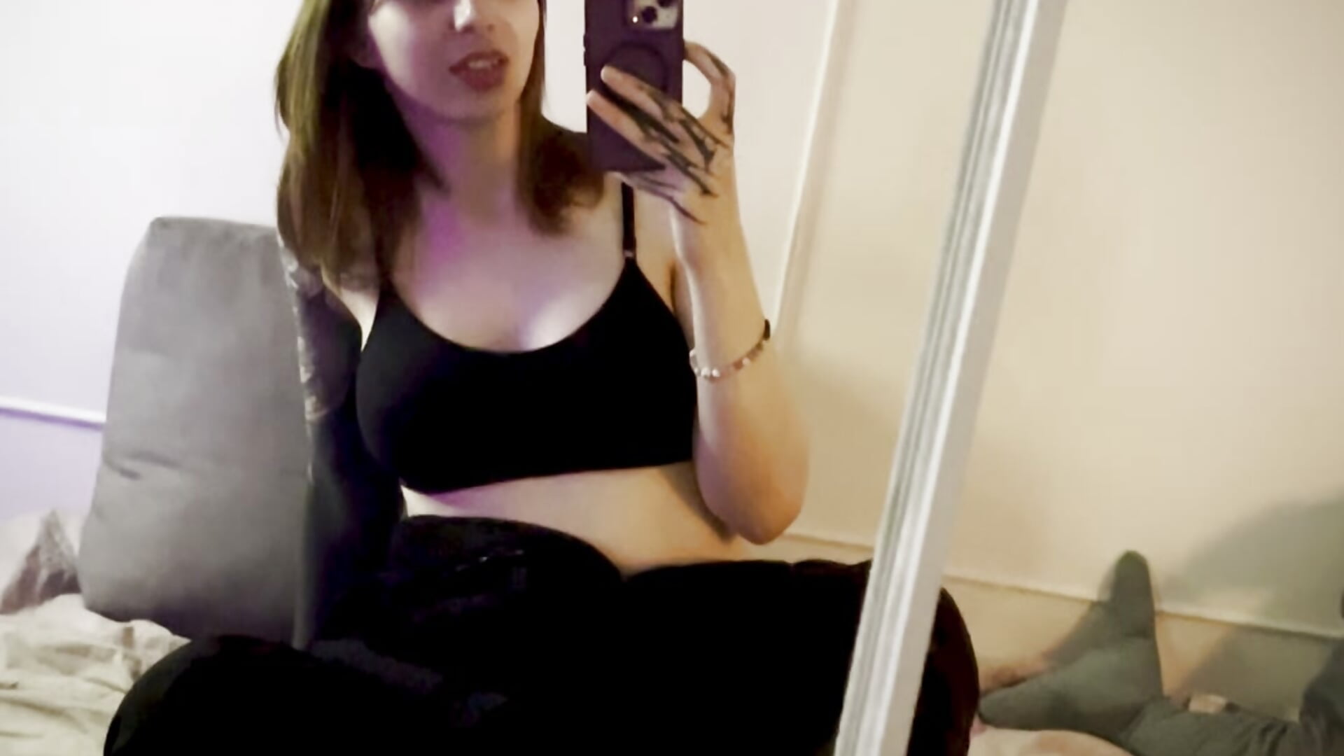 a little bit of me – video af SunriseYuna cam-model