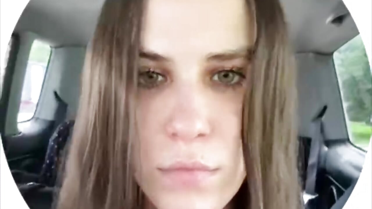wooh woof – video af MayeRutley cam-model