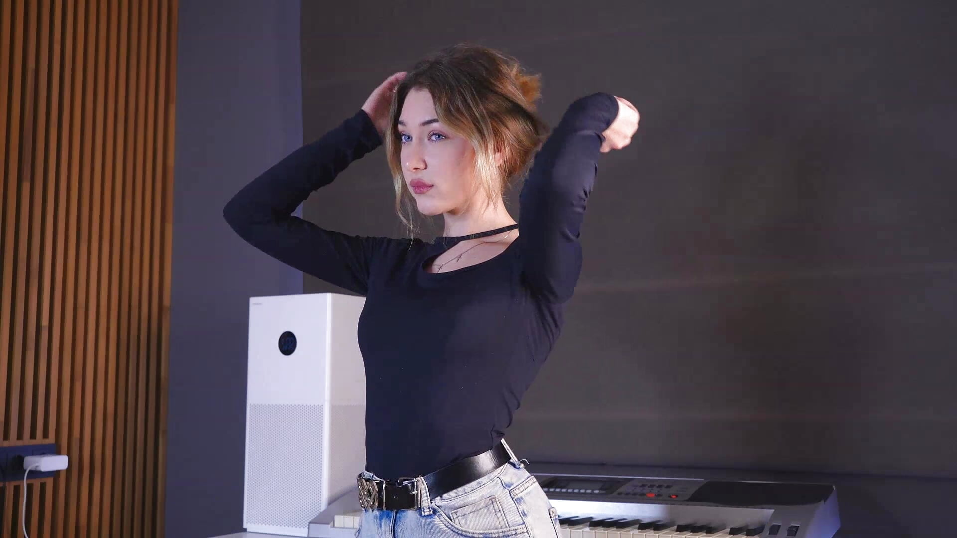 just me - video by LondaBrihm cam model