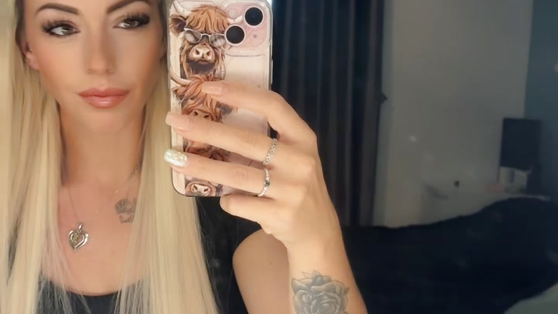😜😘🔥 - video by Your_girl_raven-x cam model