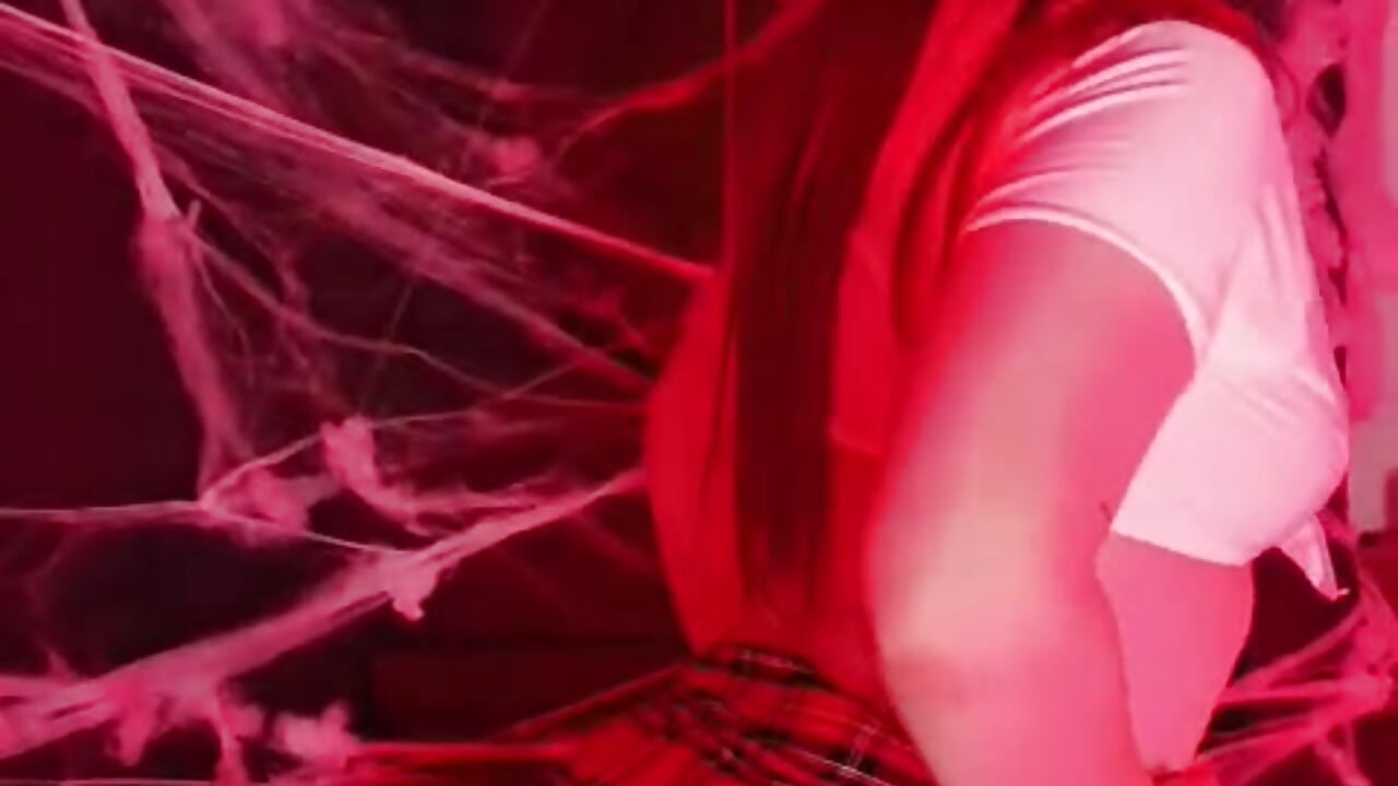 HALLOWEEN - video oleh ANNE_TAY1 kamera model