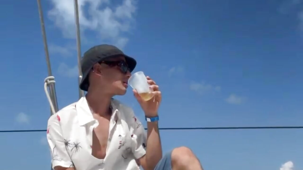 Shall we get wet? – video od webkamerové modelky Axel_Collin7