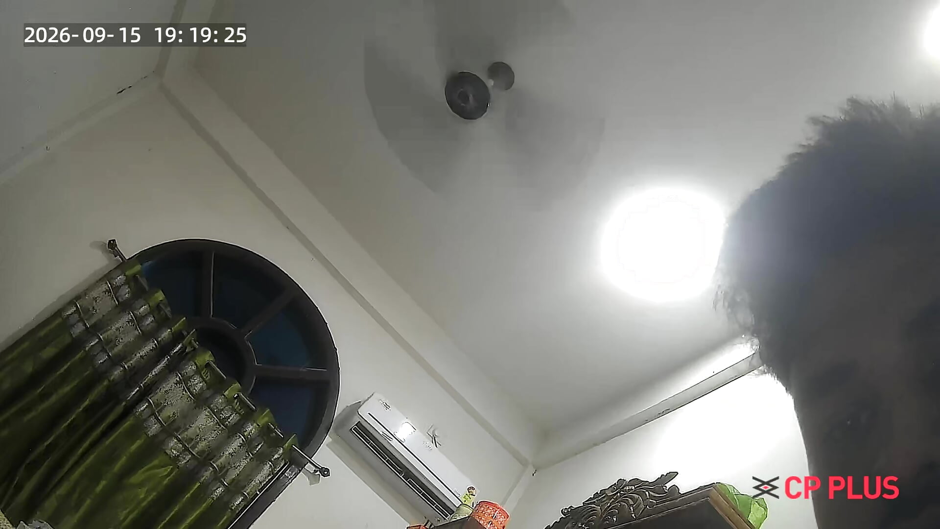 1000449679