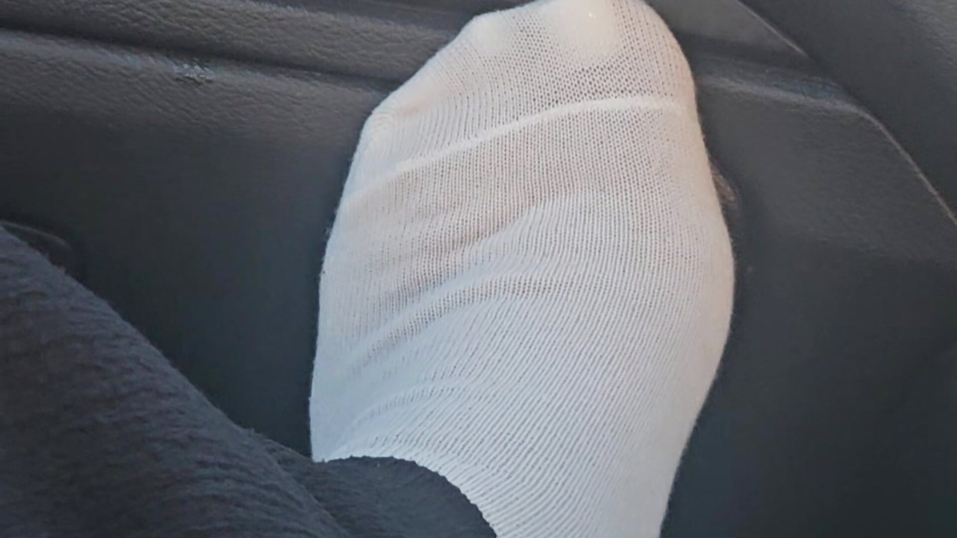 Toes done 👣😊－カメラキャストのfeisty_stunnerの動画