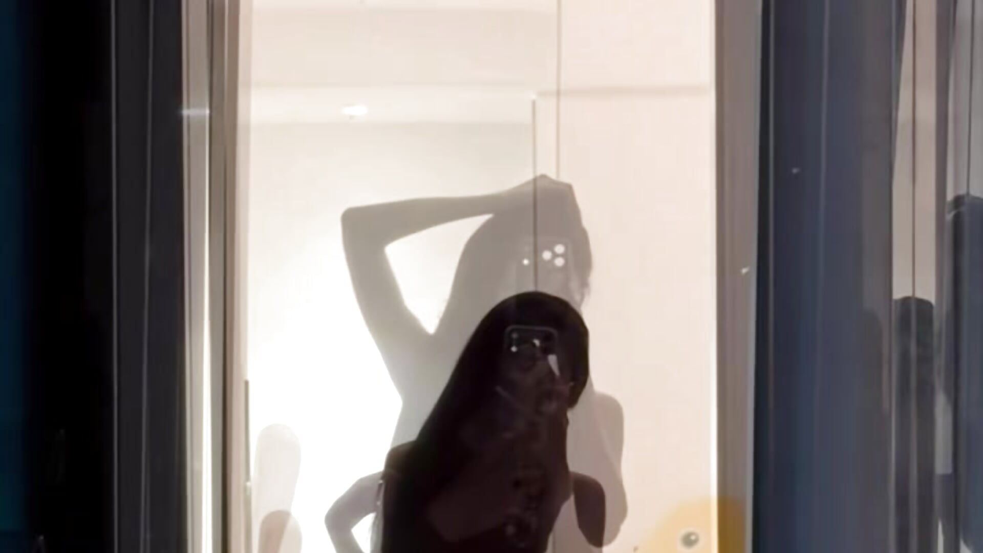 噜啦噜啦~ - video by vivi-666 cam model