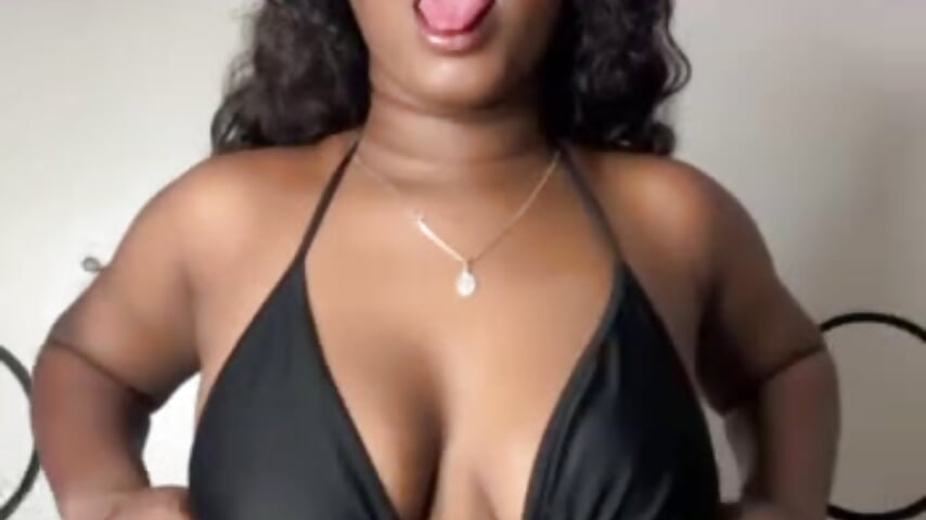 Do you see my sexy body 😈 - video van Michaelacoox cam-model