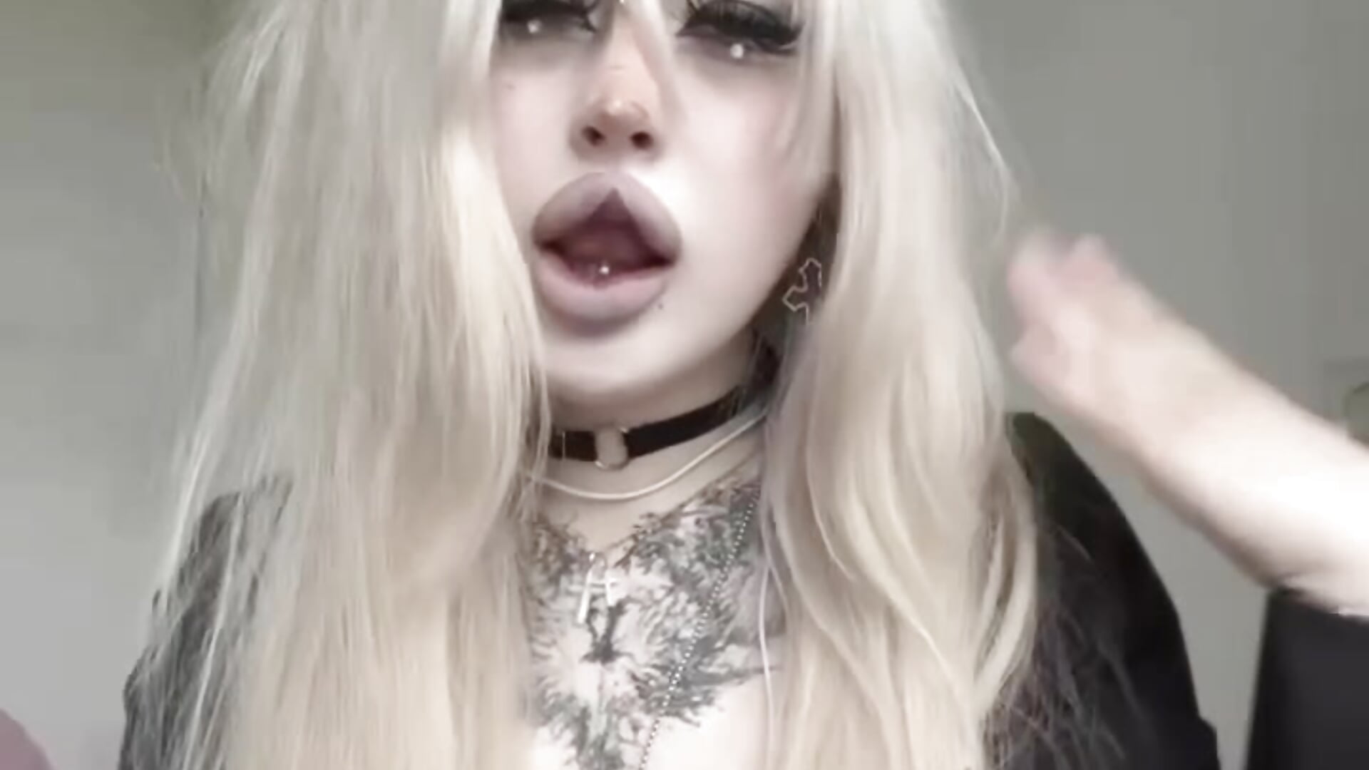 New for u – video od webkamerové modelky DanyelWiesner