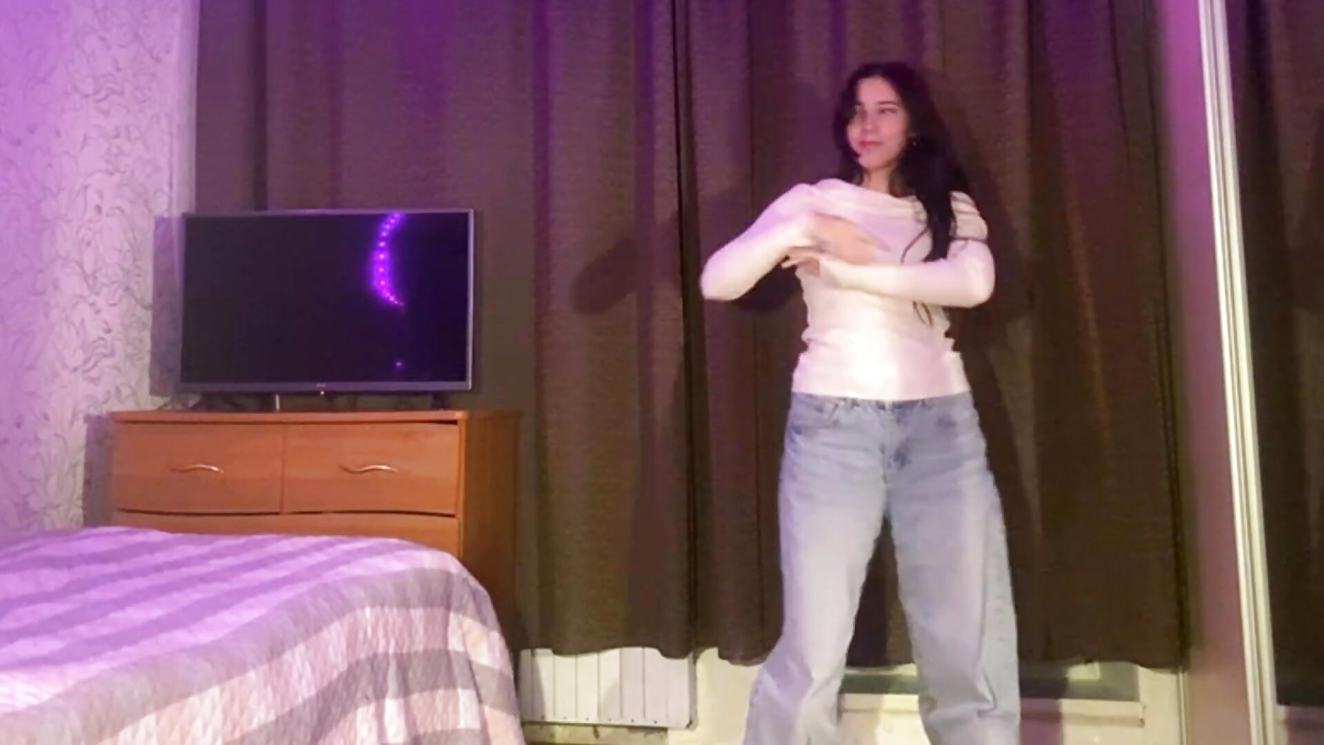 dance – video od webkamerové modelky NebularLife