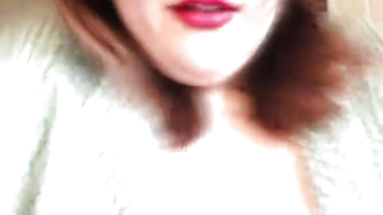 Be brave, come closer... even closer. - video Scarrlet_Rou kameramallilta