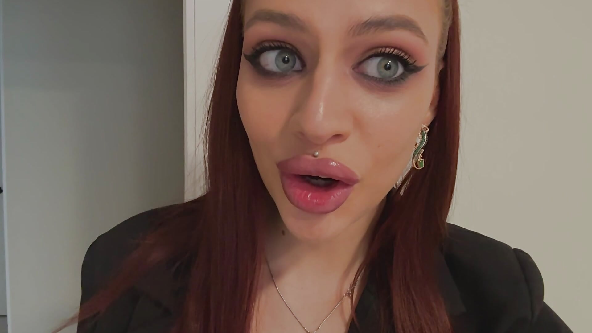 🫶🏻 - video by elizabell_rouge cam model