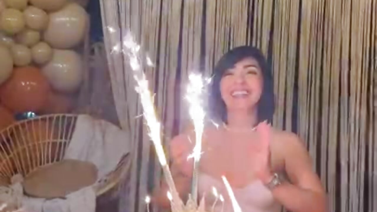 My Birthday🎉🎁 - video av liah_izumii cam model