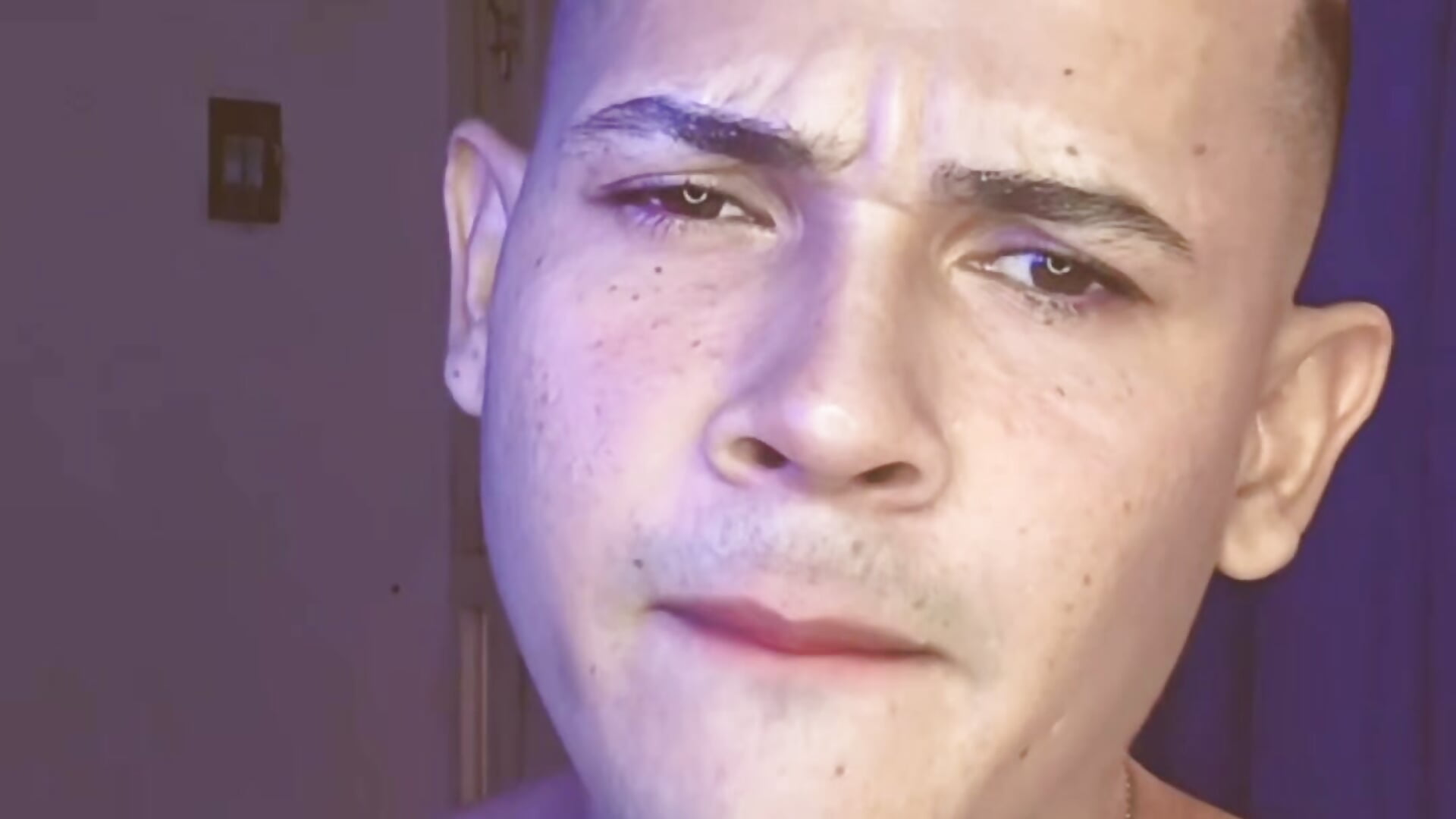 🤫 - clip cu AlanFenty model videochat
