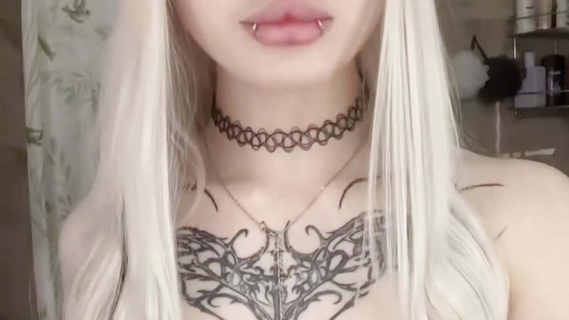 rate my tatoo? - clip cu blondie_ink model videochat