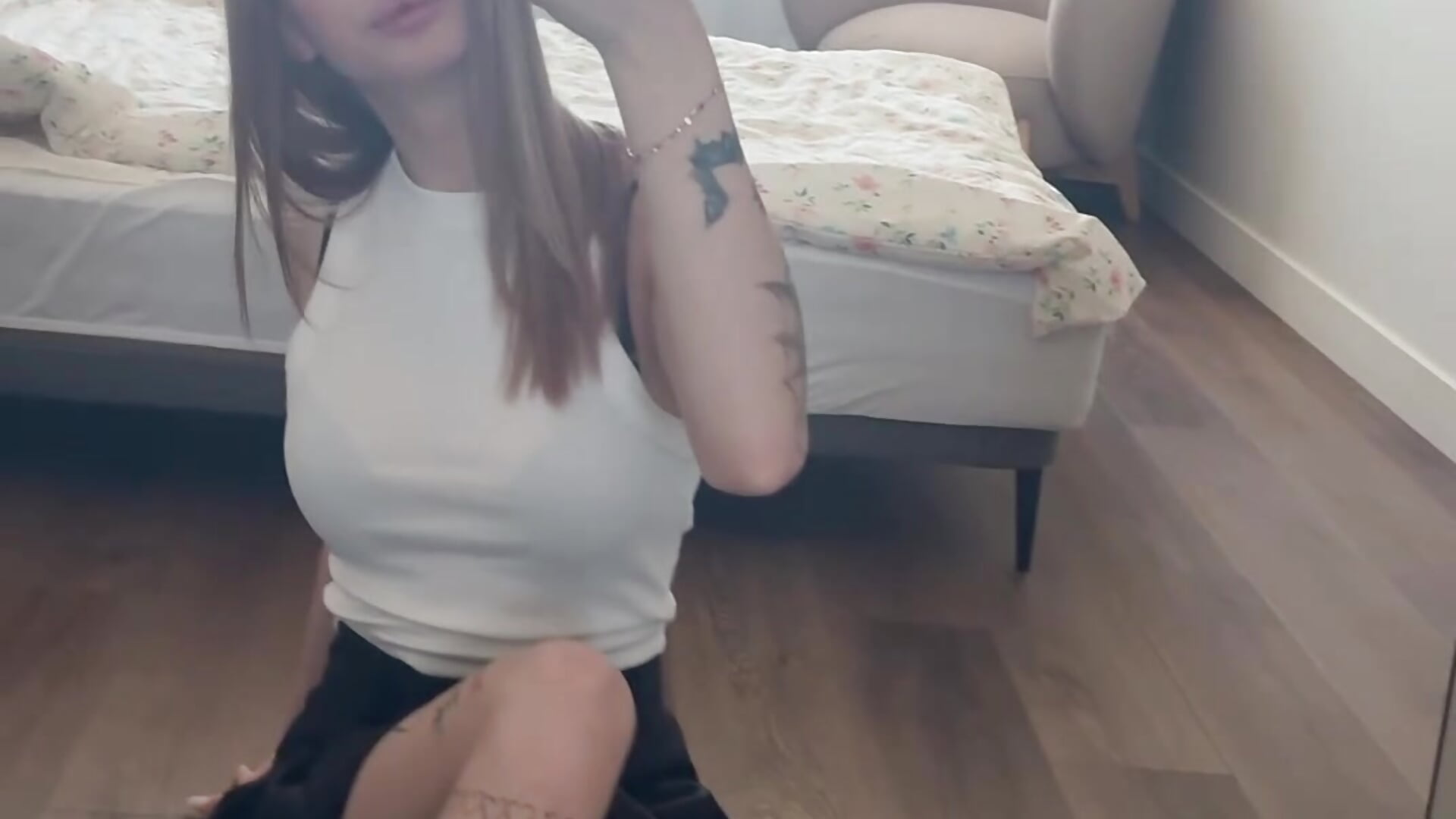 Feet tease - فيديو من BlondieSixSeven موديل الكام