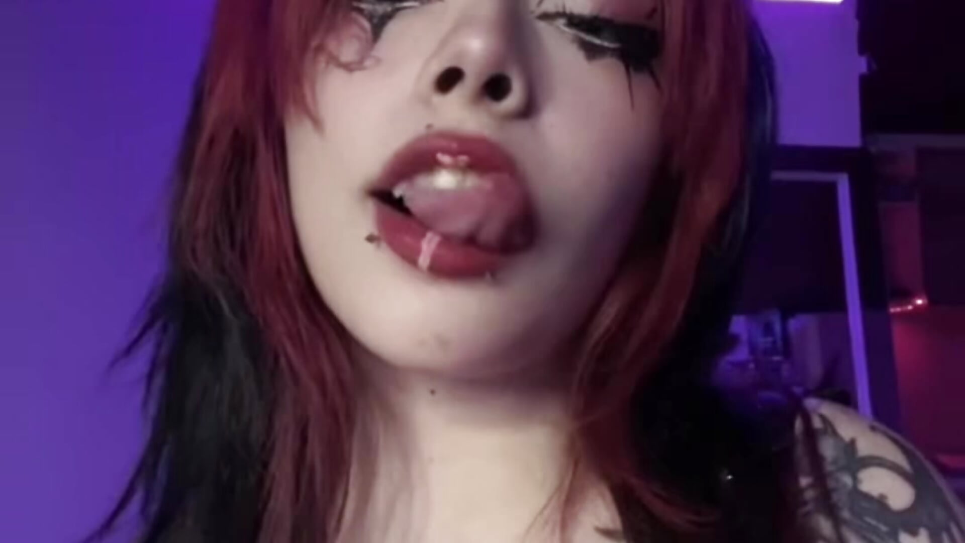 Alice, nasty demon 🦇 - video Alice_digitaldemon kameramallilta