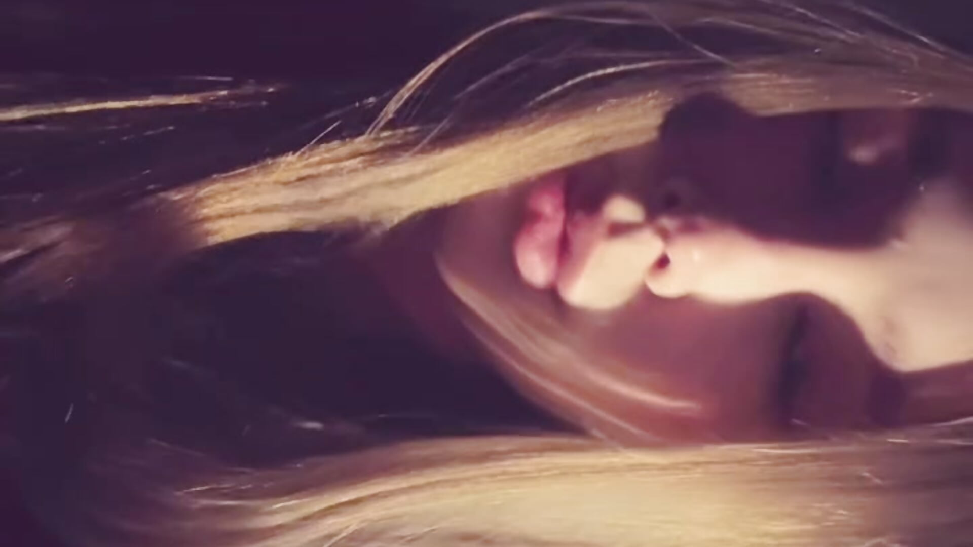 Do u want to drown in my eyes? - vídeo de la modelo de cam JunieAmert