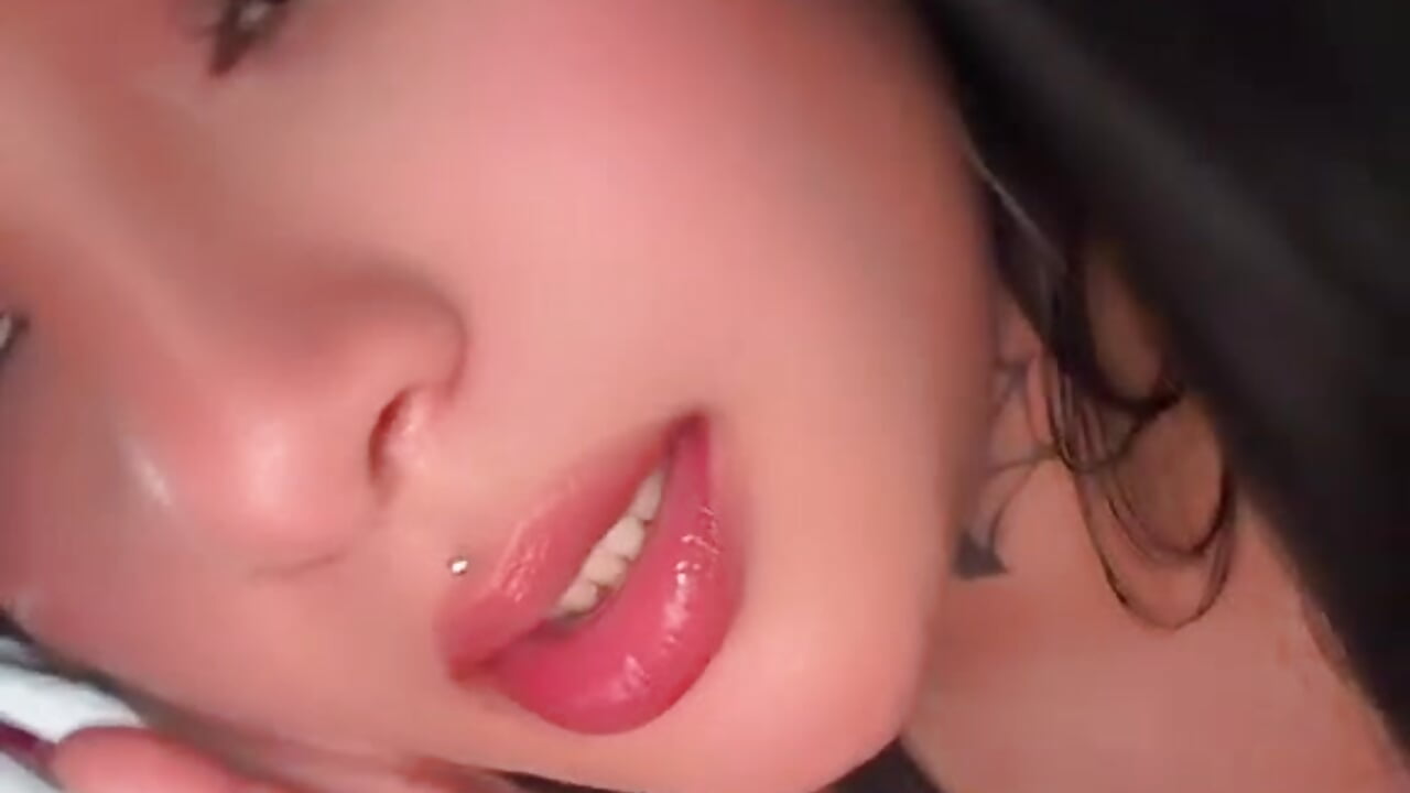 Do you want to finish soaking them? 👄 - vídeo de la modelo de cam Baby_D4rk
