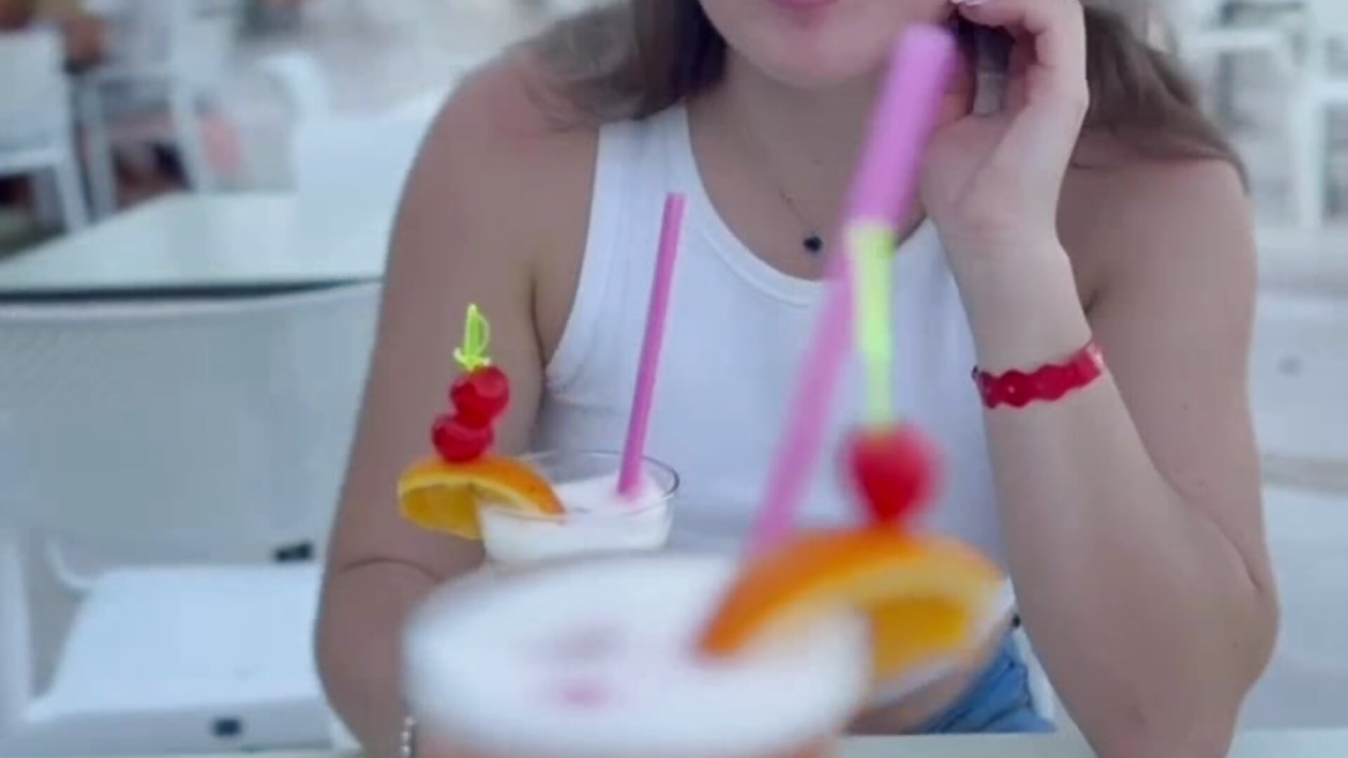 sunset cocktail hour 🍹 - vídeo de la modelo de cam carrollina