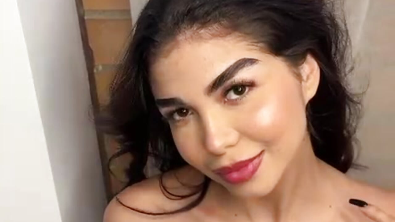 Jus Me Valentina 🔥 - فيديو من ValentinaRosee_ موديل الكام