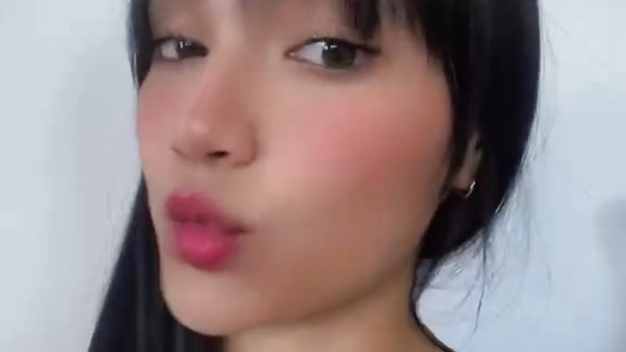 profile-intro-video-1789587286 - clip cu Little_dolls15 model videochat