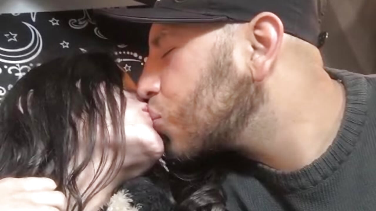 kiss - katha_and_malcom adlı kamera modelinin videosu