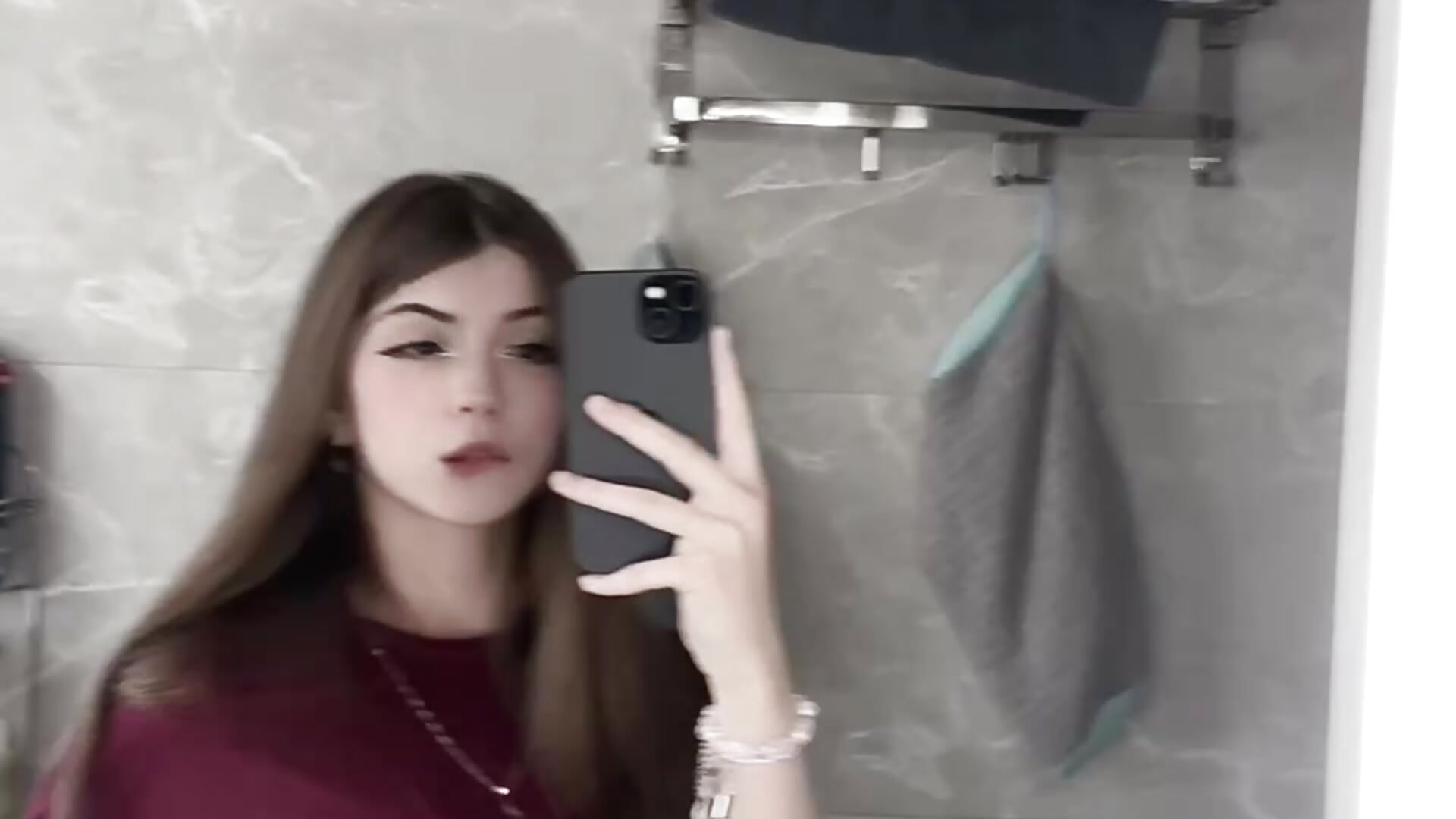Sexy red top - naughty_yeseniya adlı kamera modelinin videosu