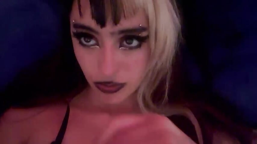 Welcome my room - clip cu raven_t_ model videochat
