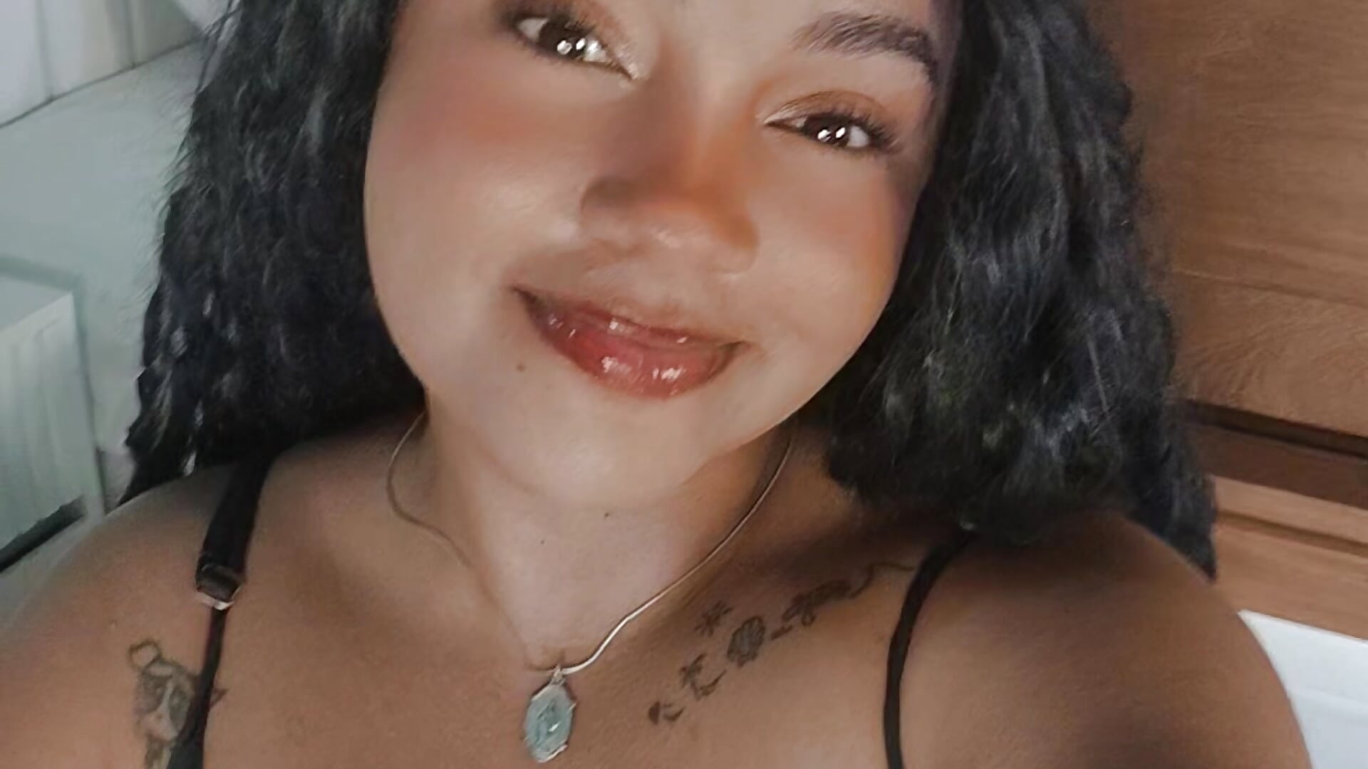 Besame 💋 - فيديو من Alexxa_Morel1 موديل الكام