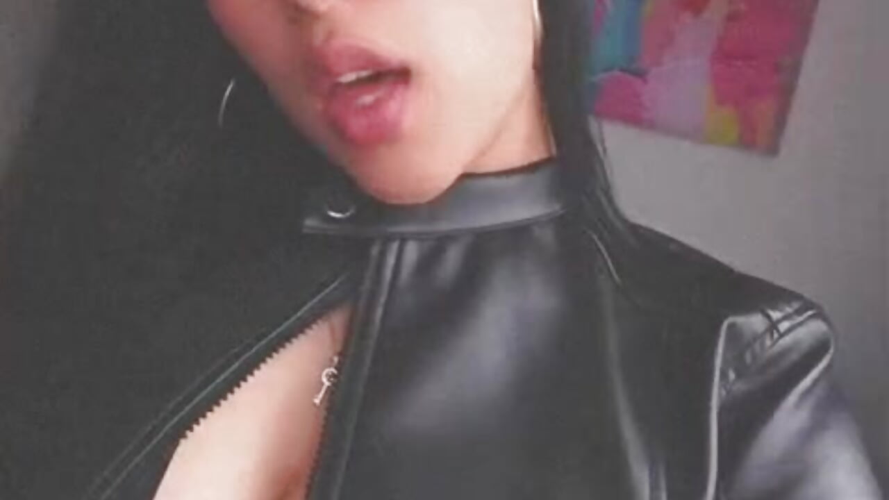 Intro 😍🤩 — filmik SilkWhisper__8, modela(-lki) na kamerkach