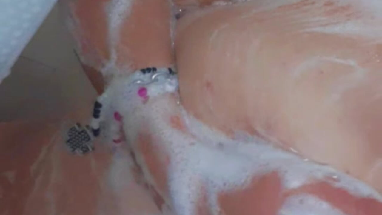 Una duchita bienn rica - sol adlı kamera modelinin videosu