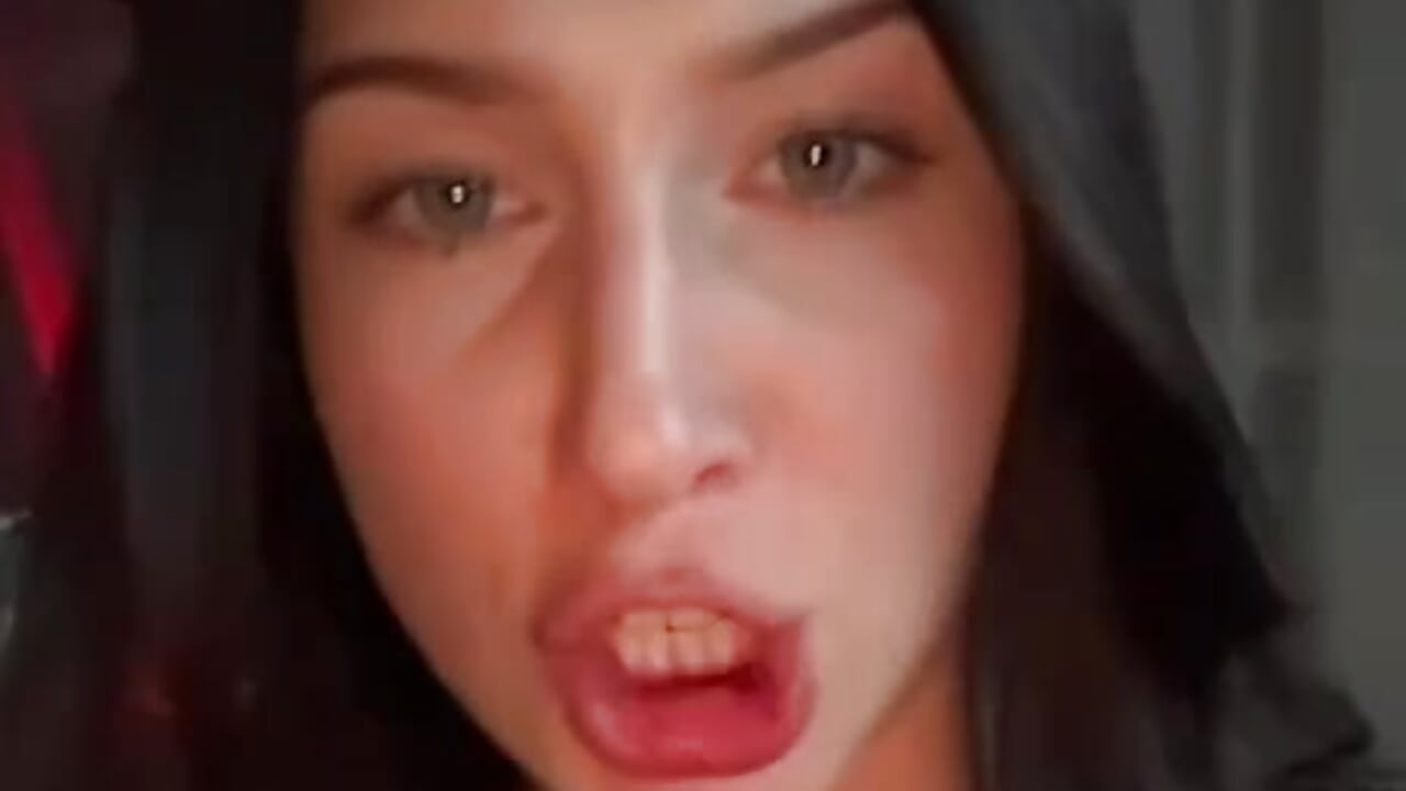 Pretty me <3 - vídeo de SaundraRuby modelo de câmara